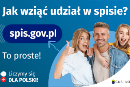 Na górze grafiki jest napis: Jak wziąć udział w spisie? Po lewej stronie grafiki jest napis: spis.gov.pl, poniżej: To proste! Po prawej stronie widać kobietę, mężczyznę i dziecko, którzy entuzjastycznie uśmiechają się i trzymają kciuki w górze. W lewym dolnym rogu grafiki są cztery małe koła ze znakami dodawania, odejmowania, mnożenia i dzielenia, obok nich napis: Liczymy się dla Polski! W prawym dolnym rogu jest logotyp spisu: dwa nachodzące na siebie pionowo koła, GUS, pionowa kreska, NSP 2021.